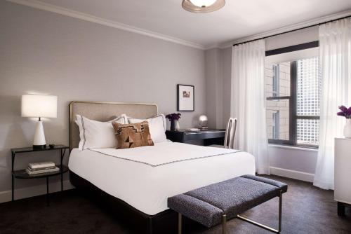 Queen Room with Roll-In Shower - Disability Access