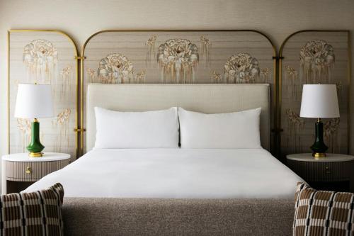 Deluxe, Guest room, 1 King, City view