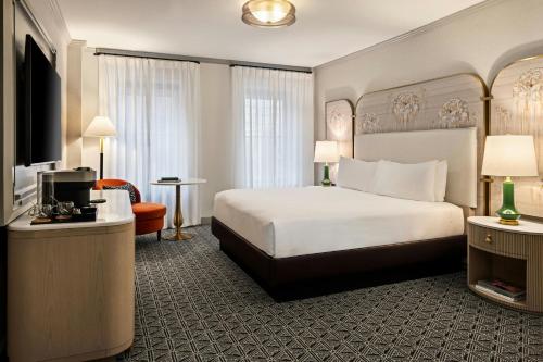Deluxe, Guest room, 1 King, City view