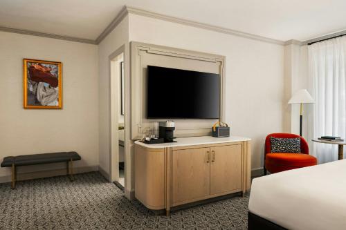 Deluxe, Guest room, 2 Queen, City view