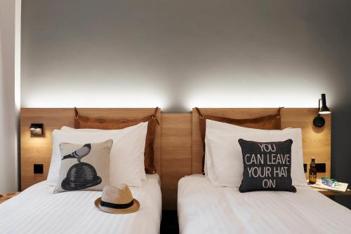Moxy Sleeper, Guest room, 2 Twin/Single Bed(s)