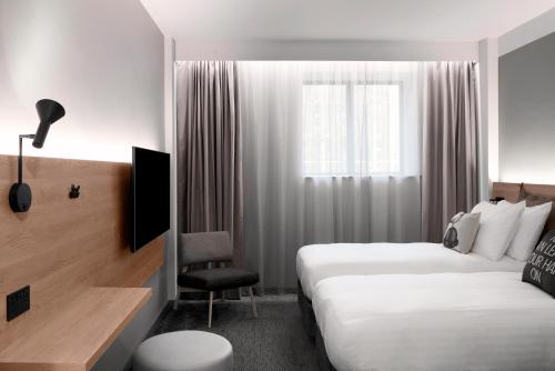 Moxy Sleeper, Guest room, 2 Twin/Single Bed(s)