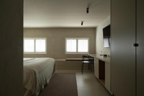 Avenue Basement Room