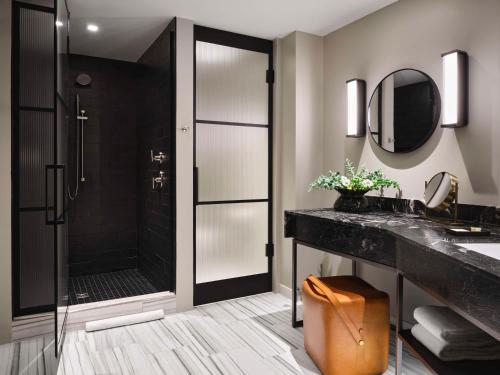 Junior King Suite with City View