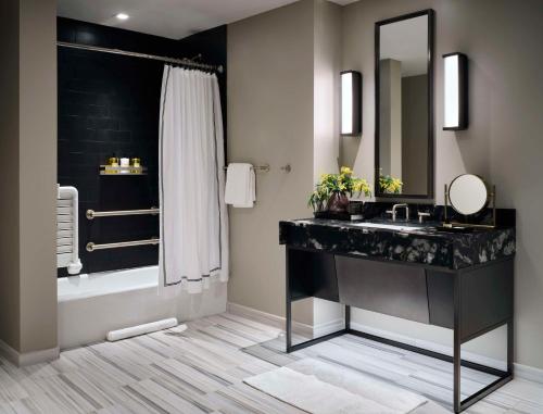 King Room with View and Accessible Tub