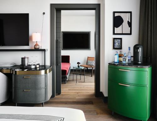 Parlor King Suite with City View