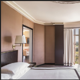 Deluxe Queen Suite