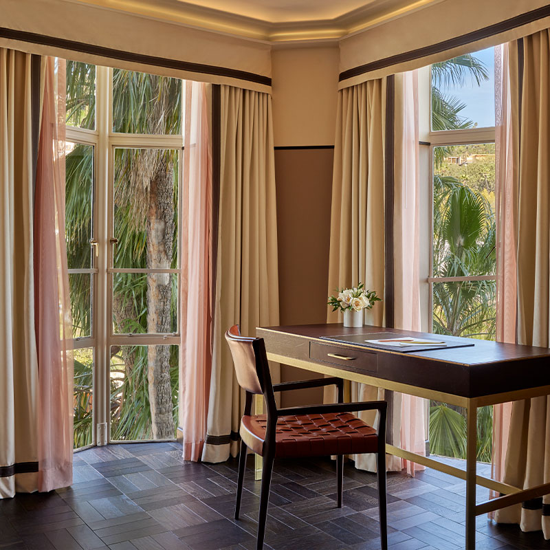 Deluxe Queen Suite