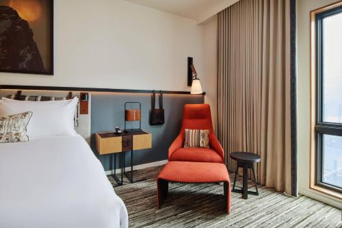 Deluxe Guest room with 1 King, Fireplace