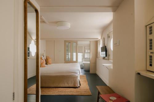 Coach House Large Guest Room