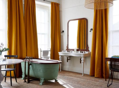 Superior King Suite