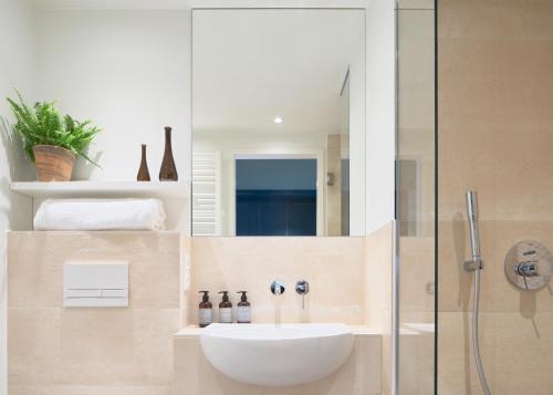 One Bedroom Open Plan Suite