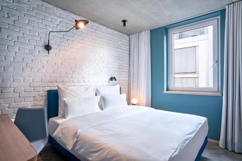Standard Double Room - "Urban Basic"