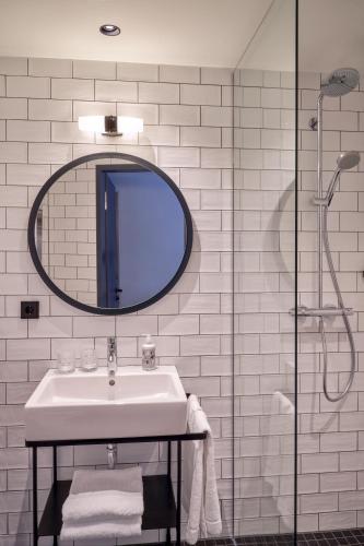 Standard Double Room - "Urban Basic"