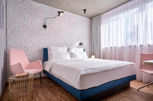 Quiet Double Room - "Urban Courtyard"