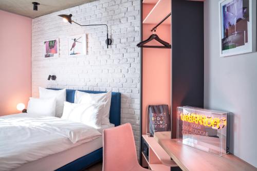 Quiet Double Room - "Urban Courtyard"