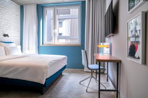 Quiet Double Room - "Urban Courtyard"