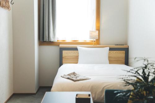 Single Room with Shared Bathroom