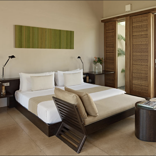 Premium Ocean Pool Suite - King
