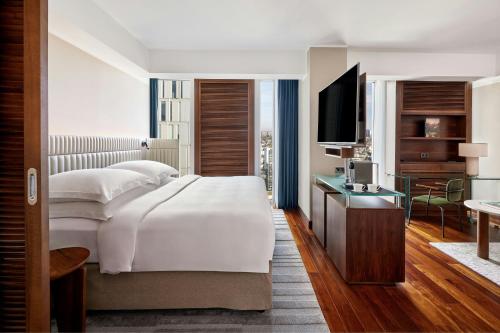 Grand Deluxe King Room