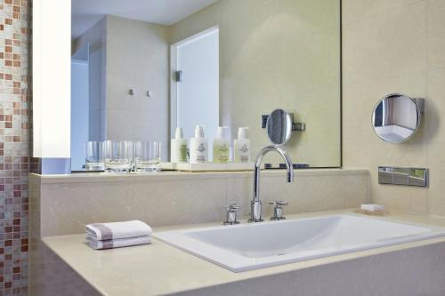 Grand Deluxe King Room