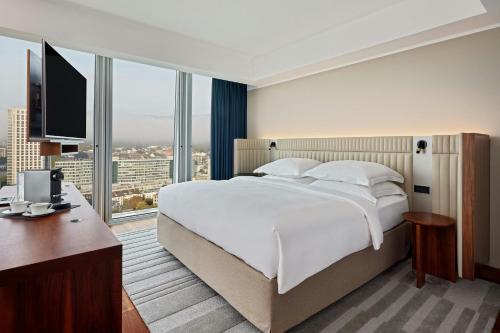 Skyline Deluxe King Room