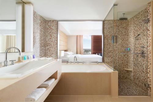 Skyline Deluxe King Room