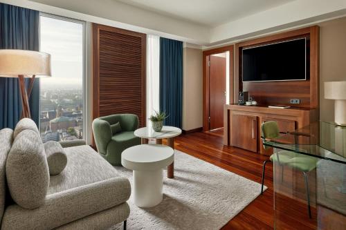 Grand Deluxe King Suite