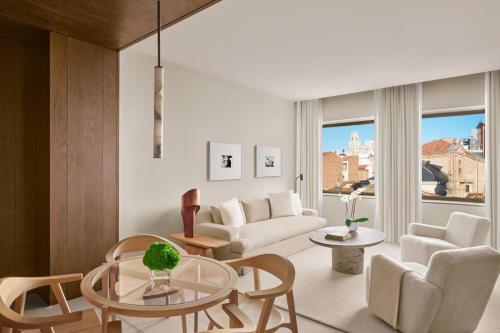 One-Bedroom Superior King Suite