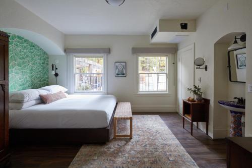 Standard King Room