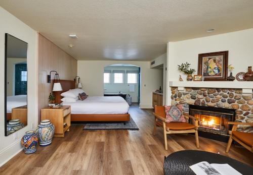 Suite with Hot Tub