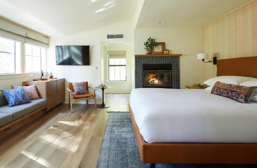 Suite with Hot Tub