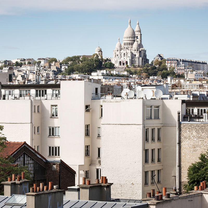 Room under the roof - Sacré Cœur View