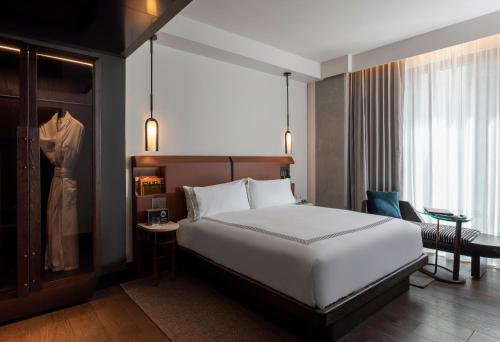 King Room with City View