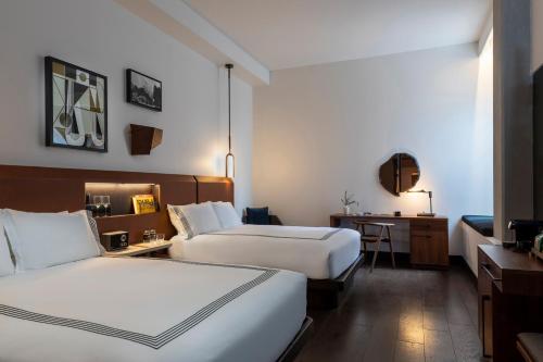 Queen Room - Accessible with Shower with Grab Bar