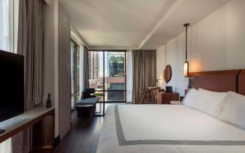 Corner King Room