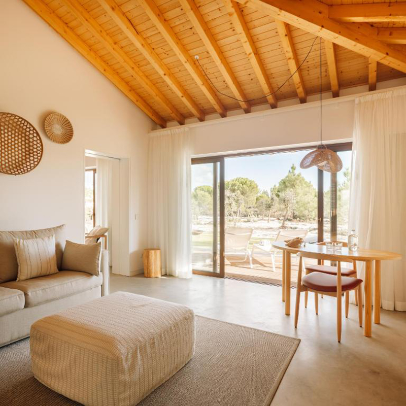 Deluxe Suite with Exterior Courtyard