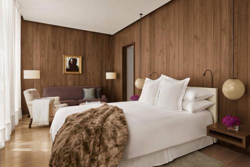 Premier Loft King Room
