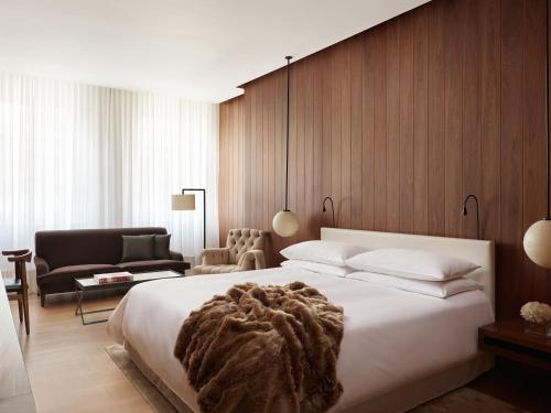 Premier Loft King Room