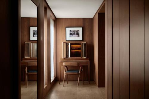 One-Bedroom Penthouse King Suite with City View