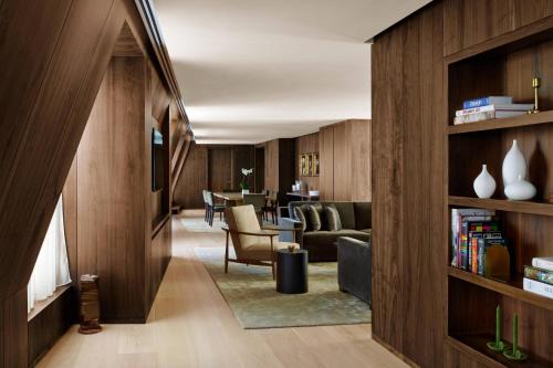 One-Bedroom Penthouse King Suite with City View