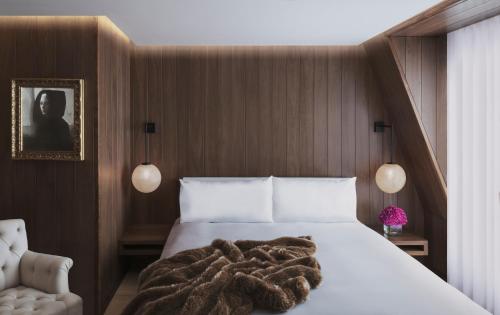 Superior Guest Room with Queen Bed