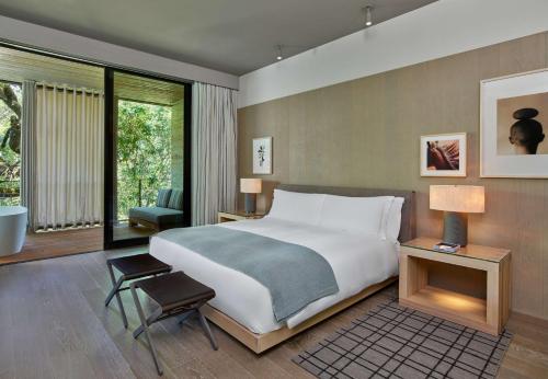 King Suite with Streamside View and Outdoor Bathtub