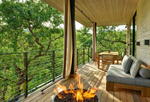 King Suite with Vineyard View