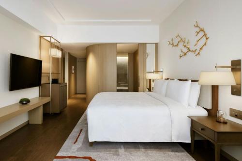Deluxe King Guest Room, Deluxe Guest room, 1 King, City view