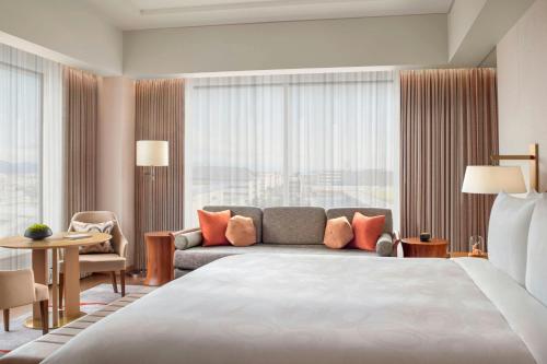 Griffin Junior Suite, Junior Suite, 1 King, Sofa bed, City view