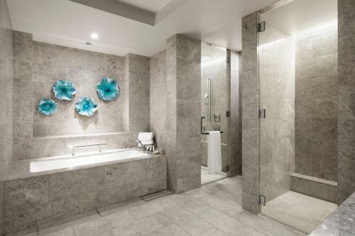 Presidential, Executive lounge access, Presidential Suite, City view