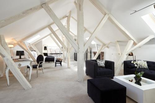 Suite Clarance