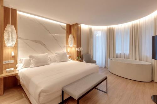 Suite with Hammam, Hydromassage Bathtub, Sauna and Terrace