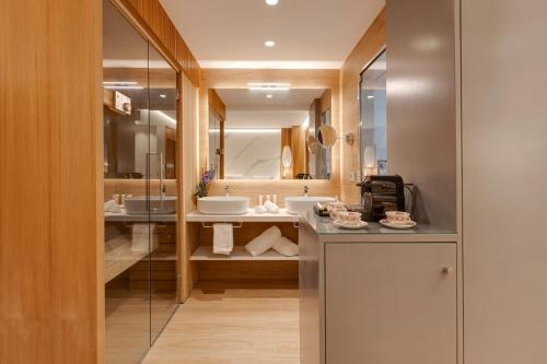 Suite with Hammam, Hydromassage Bathtub, Sauna and Terrace